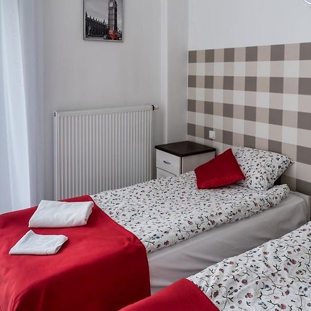 Ll20 Vandrarhem Warszawa Exteriör bild