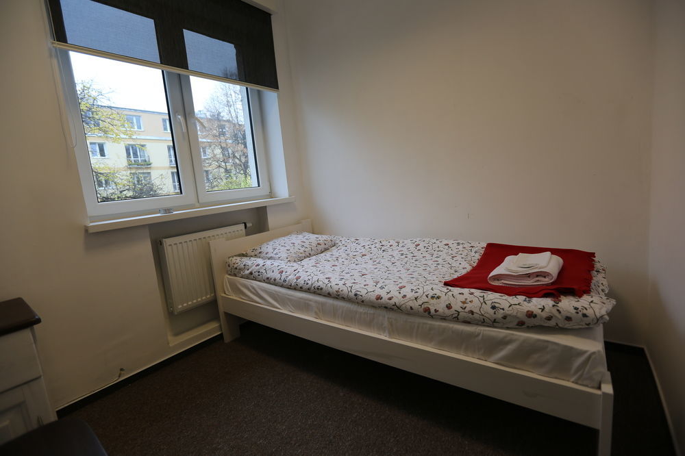 Ll20 Vandrarhem Warszawa Exteriör bild